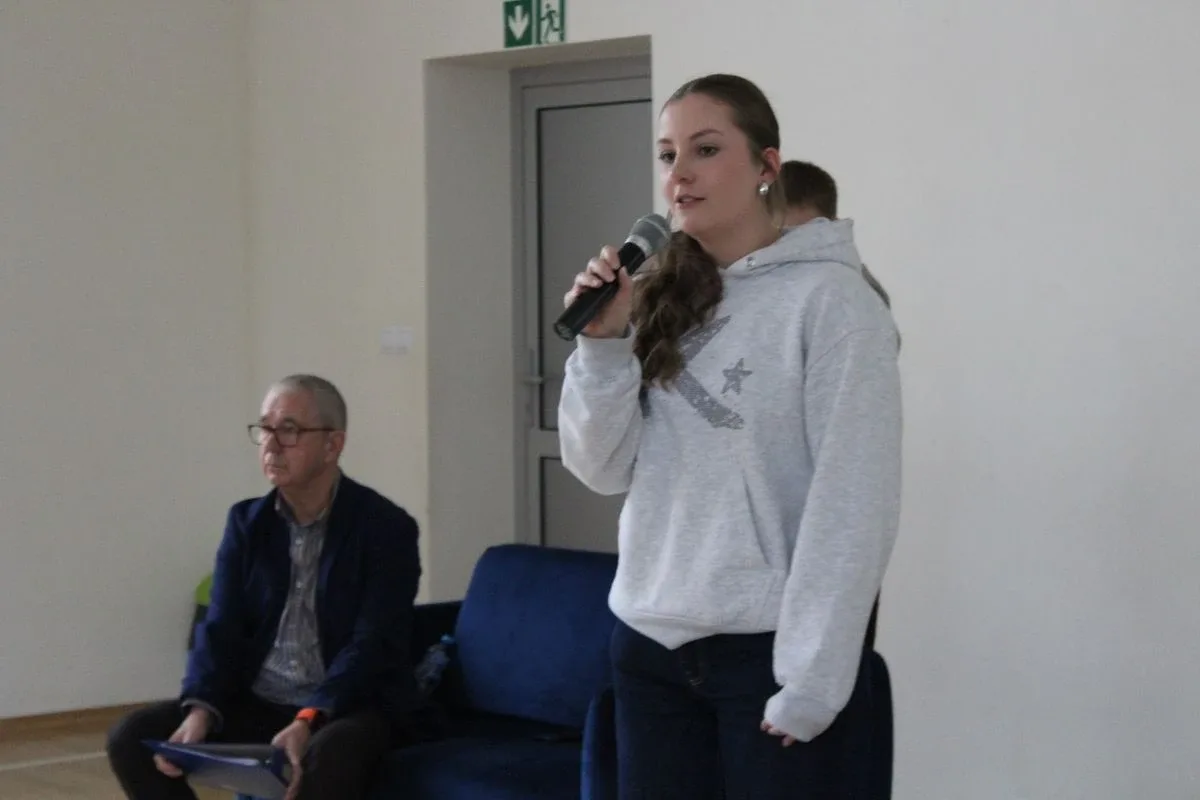 Młodzież poznaje samorząd krok po kroku – tym razem głos należał do rówieśników (zdjęcia)