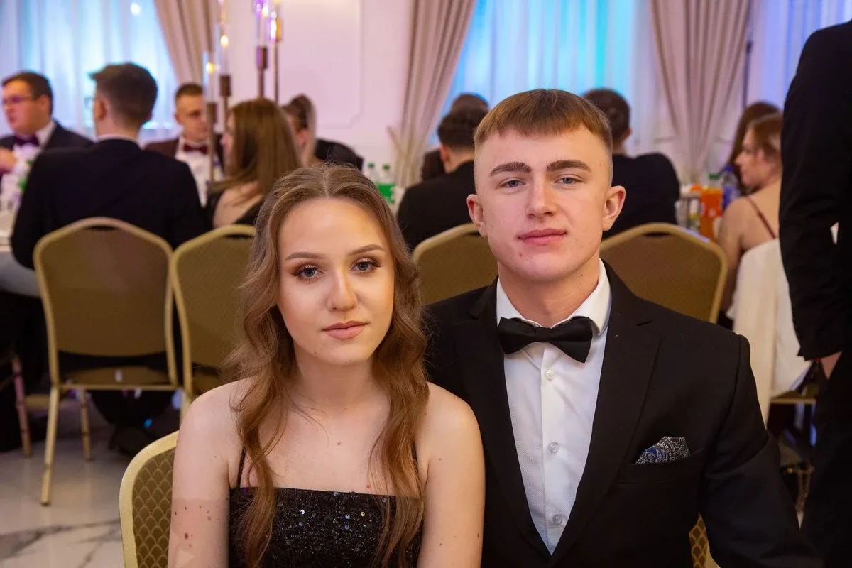 Sto dni do dorosłości. Przypominamy jak maturzyści "Rubinka" bawili się na studniówce (zdjęcia, wideo)