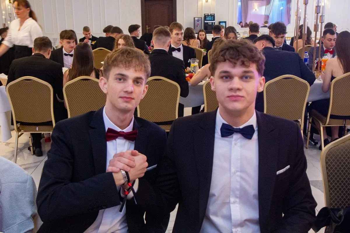 Sto dni do dorosłości. Przypominamy jak maturzyści "Rubinka" bawili się na studniówce (zdjęcia, wideo)