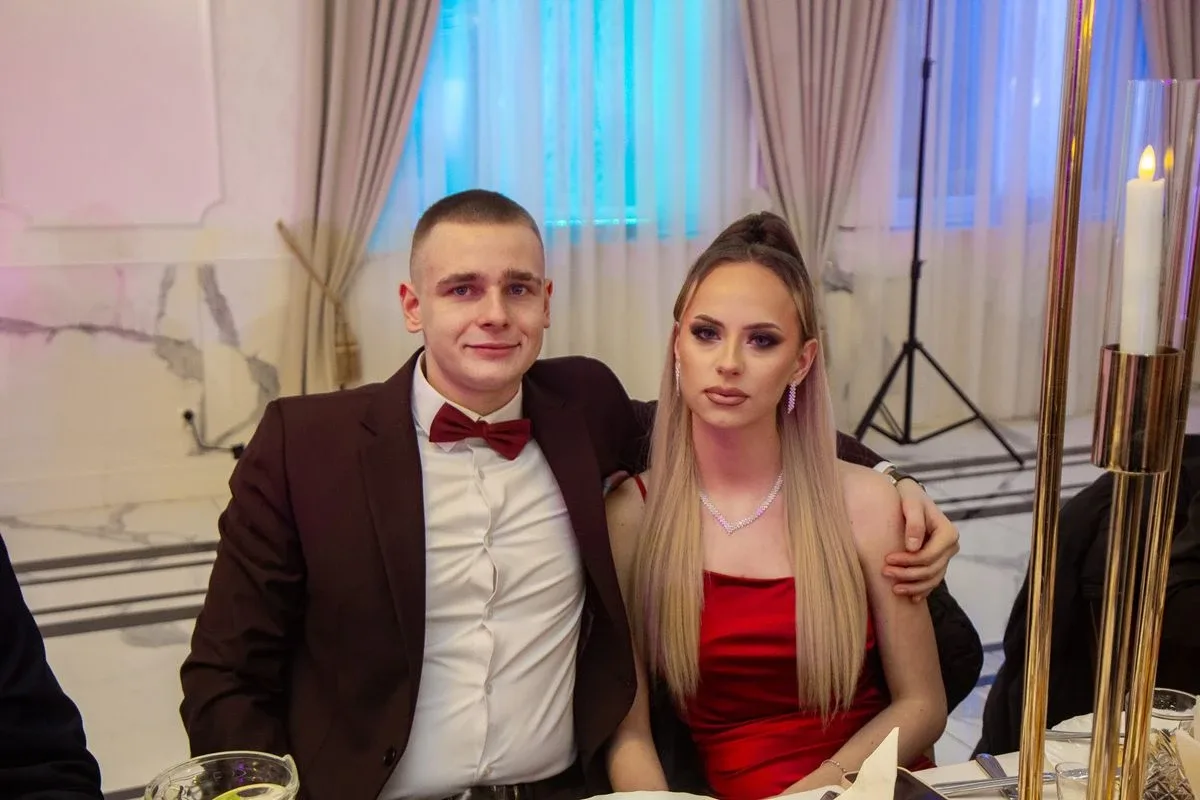 Sto dni do dorosłości. Przypominamy jak maturzyści "Rubinka" bawili się na studniówce (zdjęcia, wideo)
