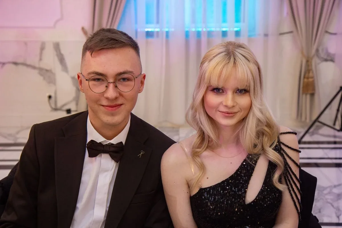 Sto dni do dorosłości. Przypominamy jak maturzyści "Rubinka" bawili się na studniówce (zdjęcia, wideo)