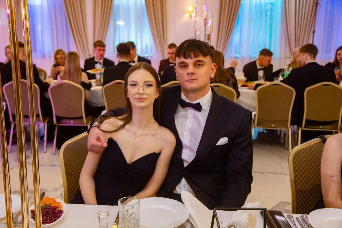 Sto dni do dorosłości. Przypominamy jak maturzyści "Rubinka" bawili się na studniówce (zdjęcia, wideo)