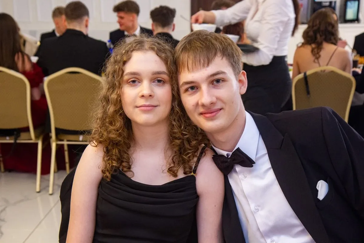 Sto dni do dorosłości. Przypominamy jak maturzyści "Rubinka" bawili się na studniówce (zdjęcia, wideo)
