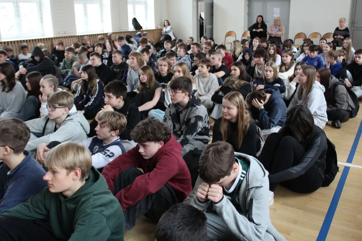 Młodzież poznaje samorząd krok po kroku – tym razem głos należał do rówieśników (zdjęcia)