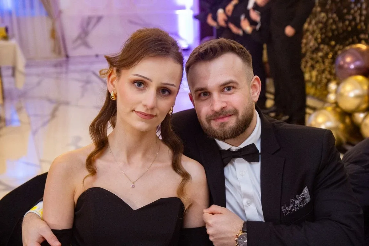 Sto dni do dorosłości. Przypominamy jak maturzyści "Rubinka" bawili się na studniówce (zdjęcia, wideo)