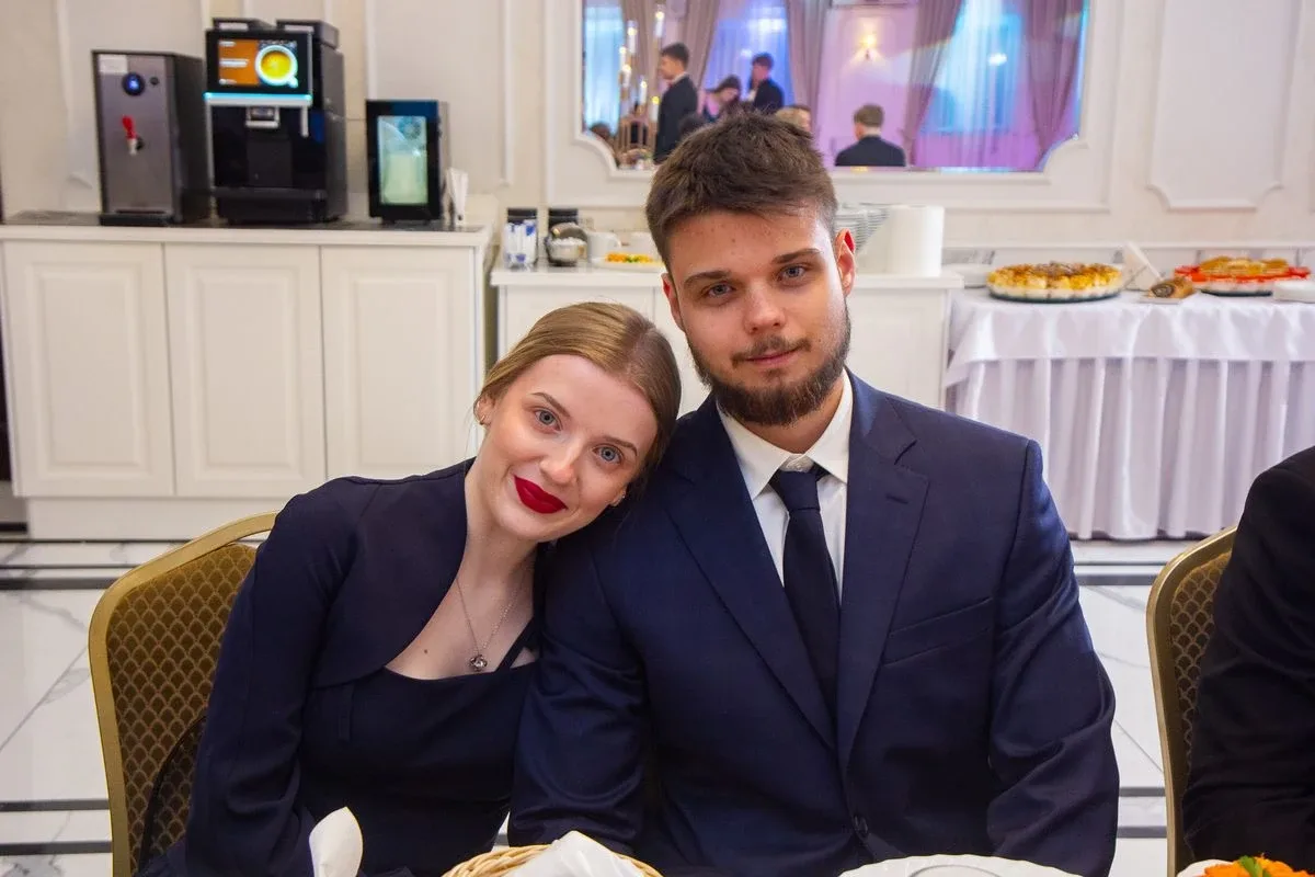 Sto dni do dorosłości. Przypominamy jak maturzyści "Rubinka" bawili się na studniówce (zdjęcia, wideo)