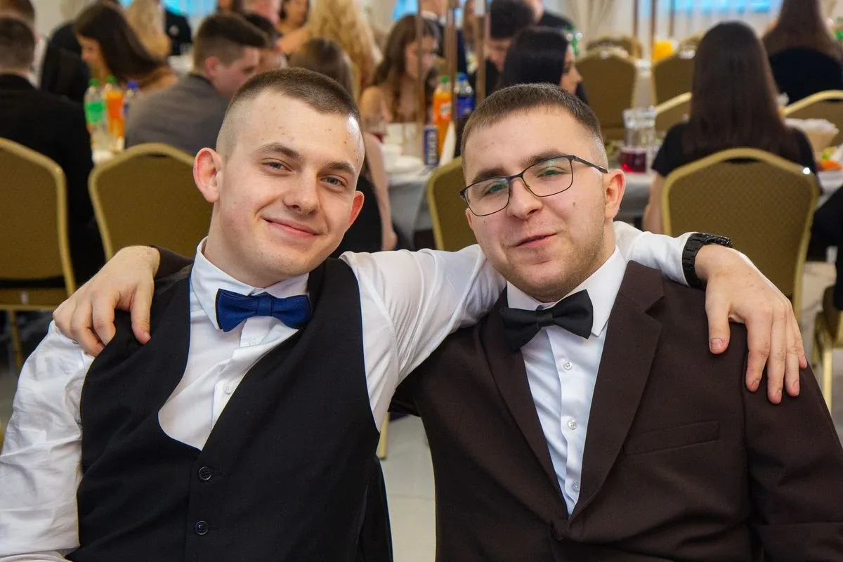 Sto dni do dorosłości. Przypominamy jak maturzyści "Rubinka" bawili się na studniówce (zdjęcia, wideo)