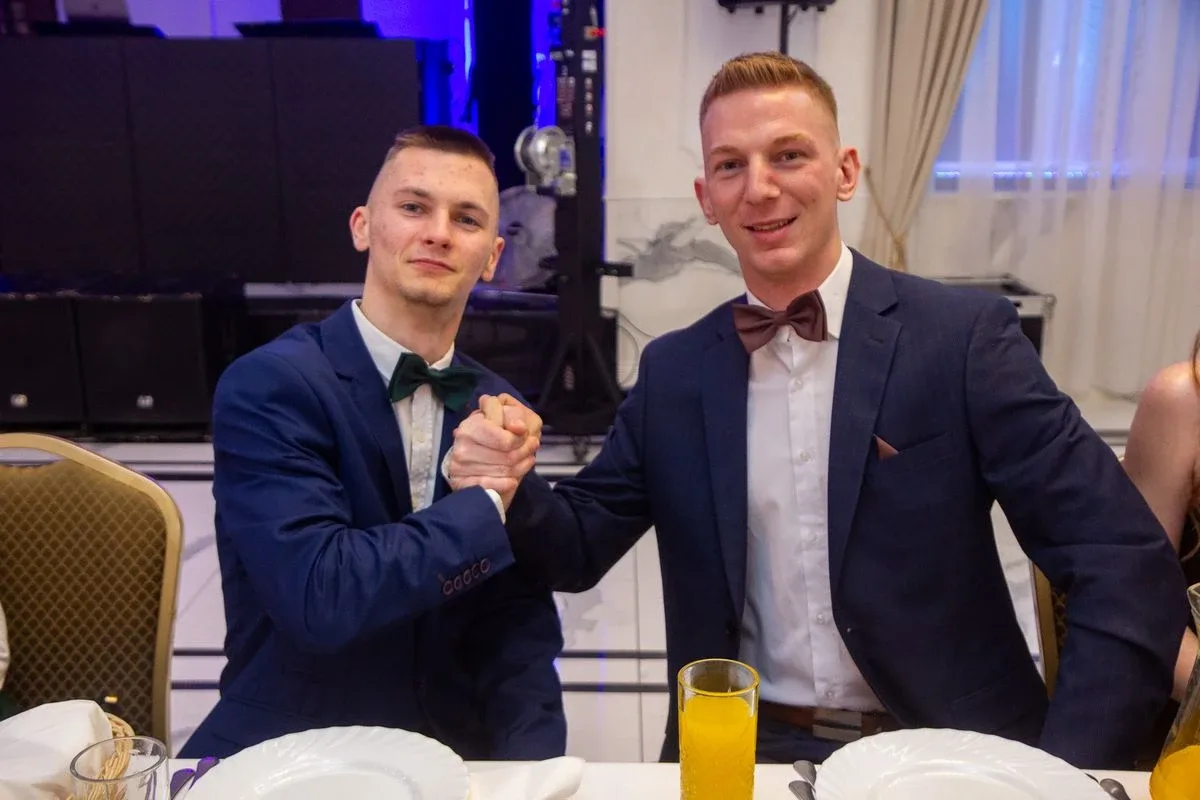 Sto dni do dorosłości. Przypominamy jak maturzyści "Rubinka" bawili się na studniówce (zdjęcia, wideo)
