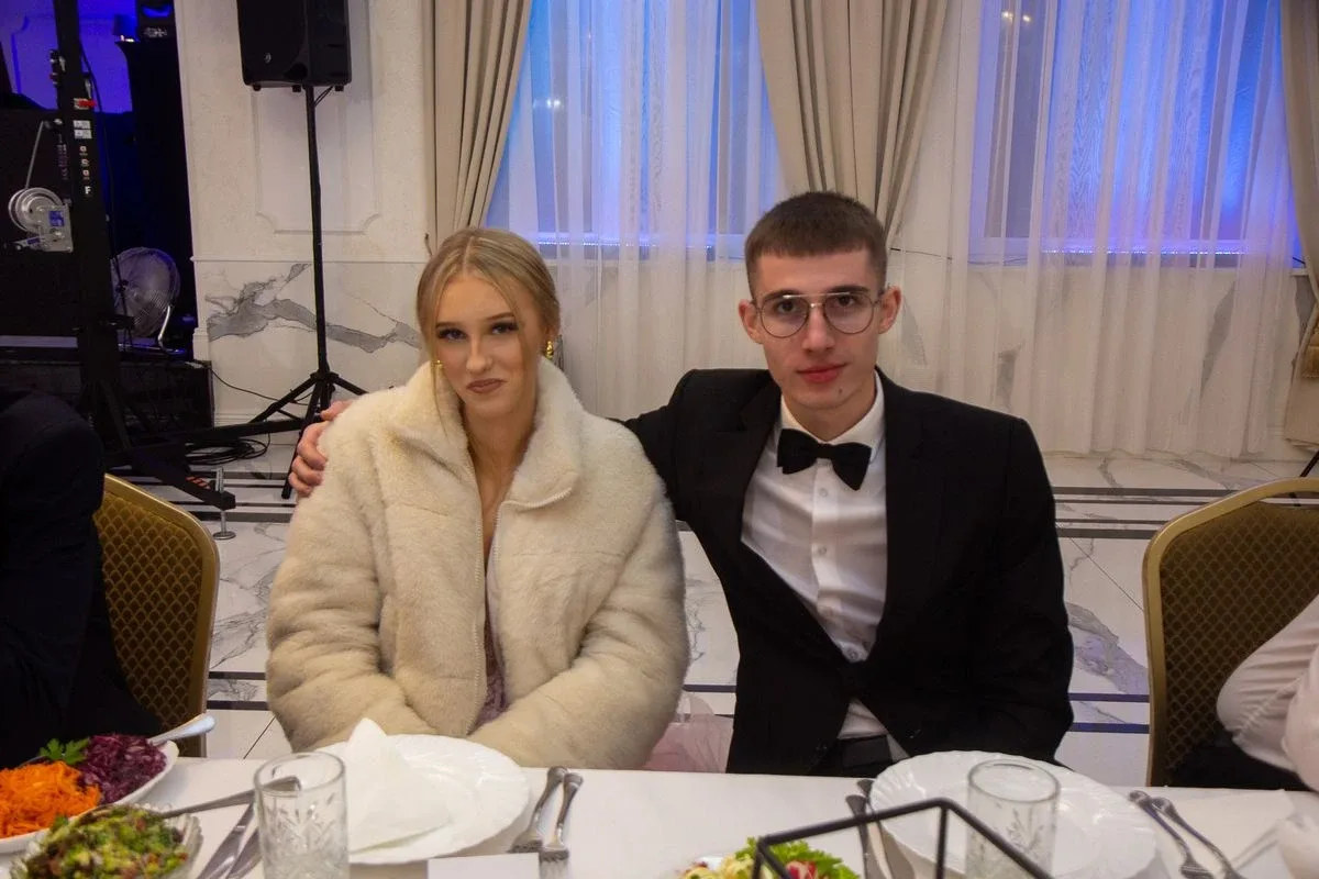 Sto dni do dorosłości. Przypominamy jak maturzyści "Rubinka" bawili się na studniówce (zdjęcia, wideo)