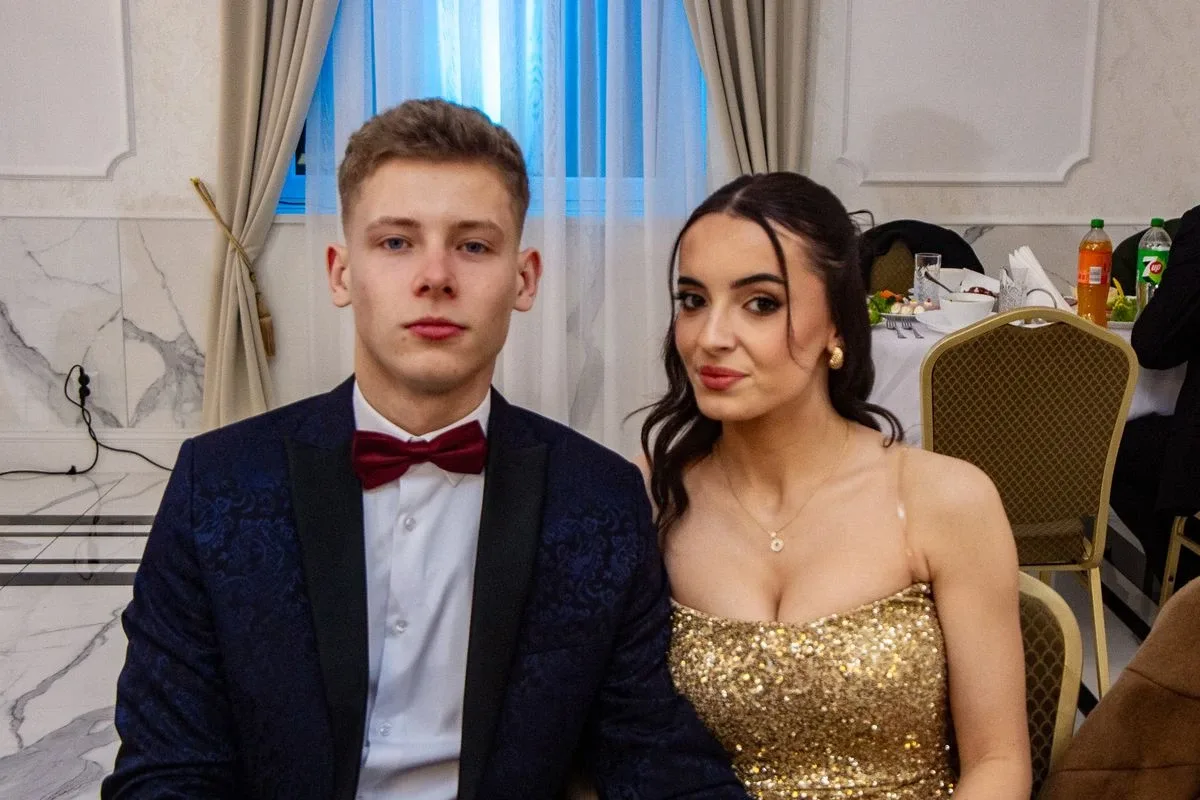 Sto dni do dorosłości. Przypominamy jak maturzyści "Rubinka" bawili się na studniówce (zdjęcia, wideo)