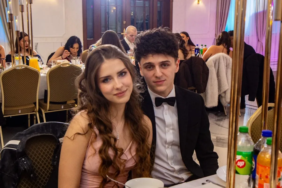 Sto dni do dorosłości. Przypominamy jak maturzyści "Rubinka" bawili się na studniówce (zdjęcia, wideo)