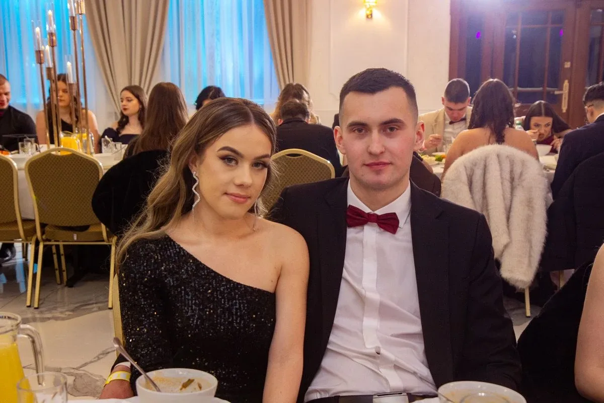 Sto dni do dorosłości. Przypominamy jak maturzyści "Rubinka" bawili się na studniówce (zdjęcia, wideo)