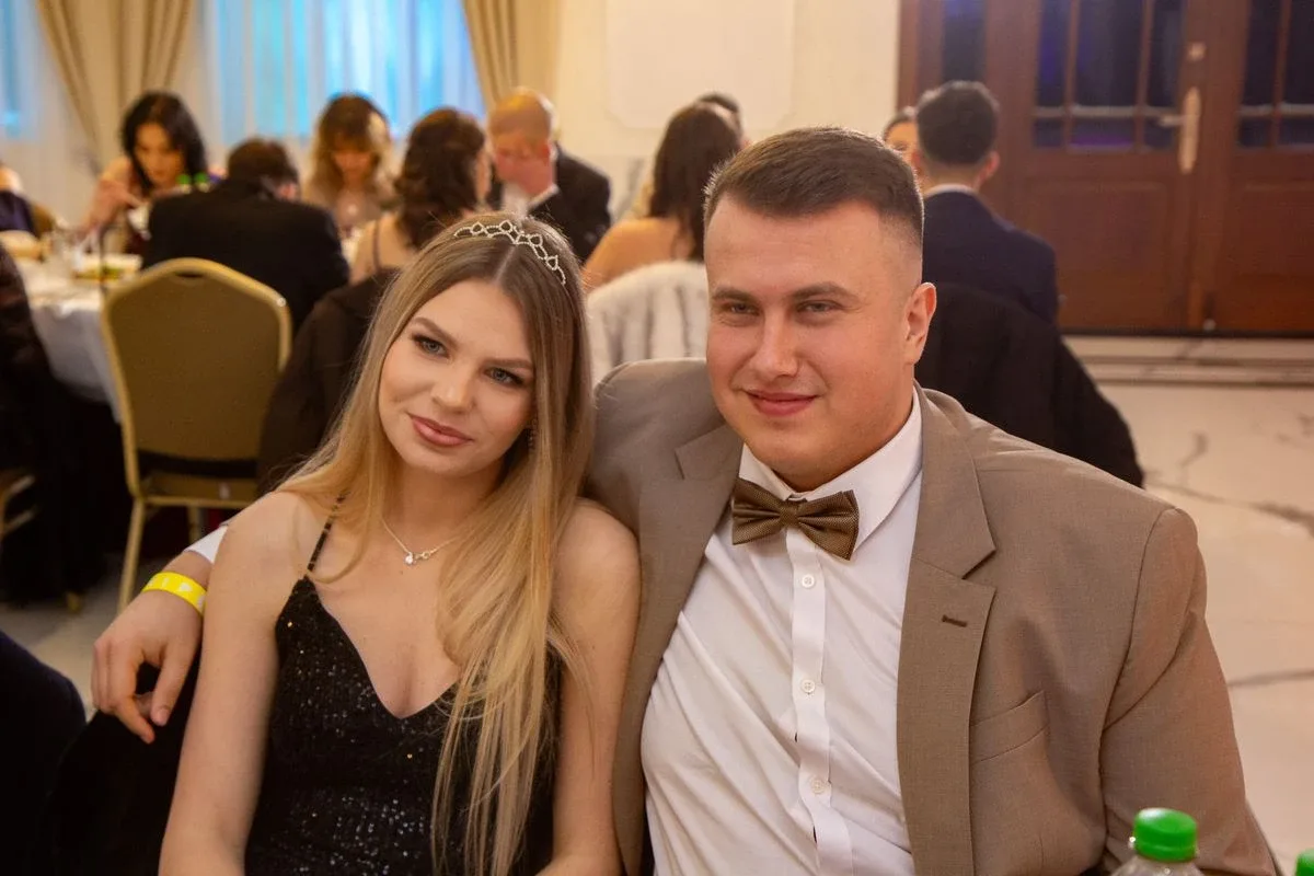 Sto dni do dorosłości. Przypominamy jak maturzyści "Rubinka" bawili się na studniówce (zdjęcia, wideo)
