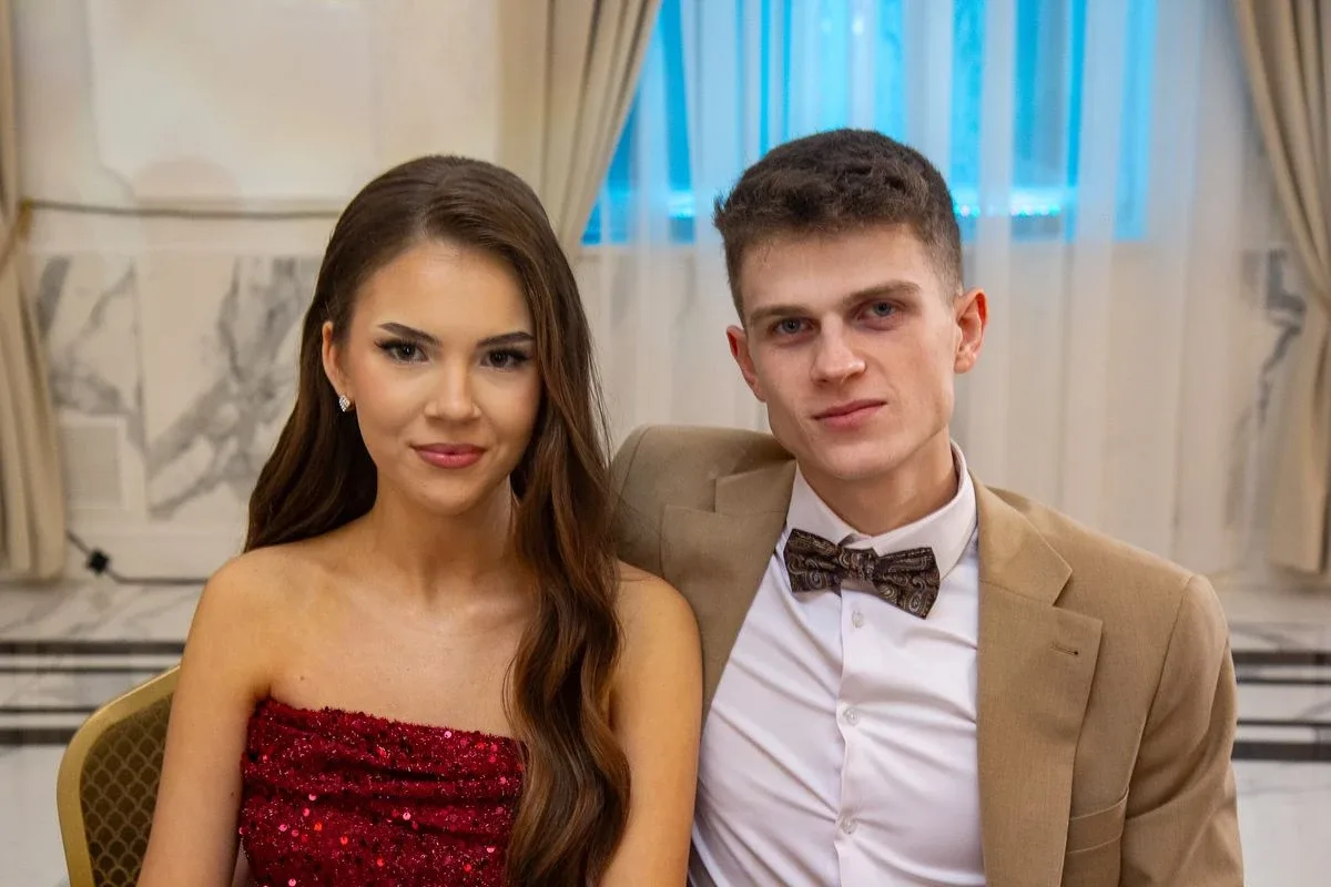 Sto dni do dorosłości. Przypominamy jak maturzyści "Rubinka" bawili się na studniówce (zdjęcia, wideo)