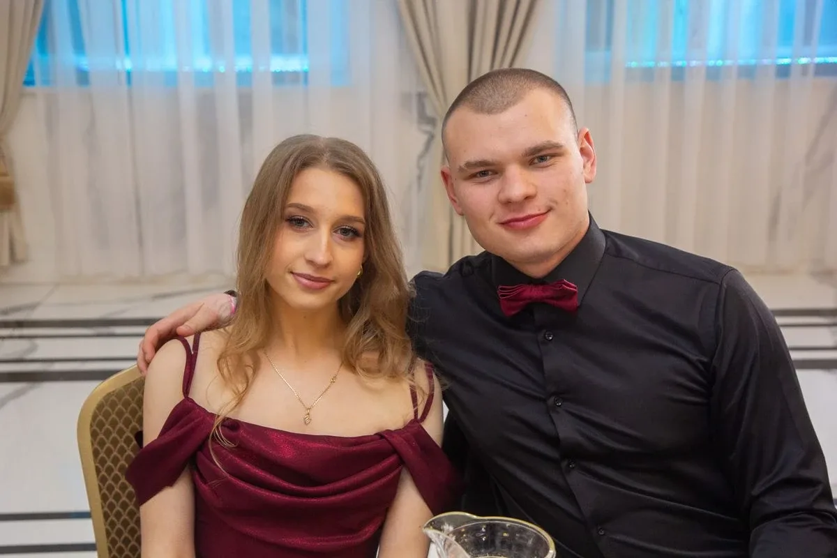 Sto dni do dorosłości. Przypominamy jak maturzyści "Rubinka" bawili się na studniówce (zdjęcia, wideo)