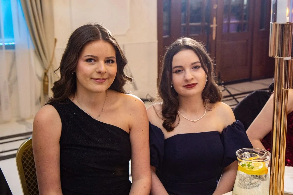 Sto dni do dorosłości. Przypominamy jak maturzyści "Rubinka" bawili się na studniówce (zdjęcia, wideo)
