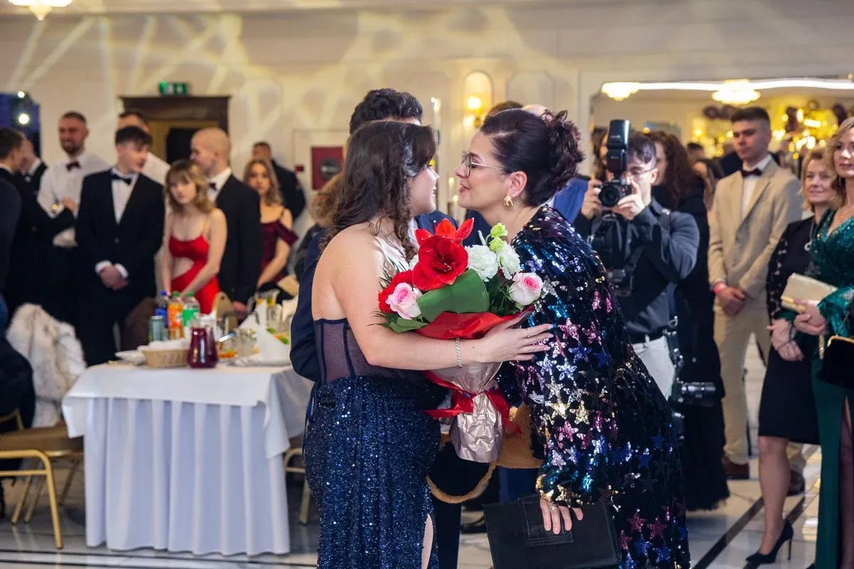 Sto dni do dorosłości. Przypominamy jak maturzyści "Rubinka" bawili się na studniówce (zdjęcia, wideo)