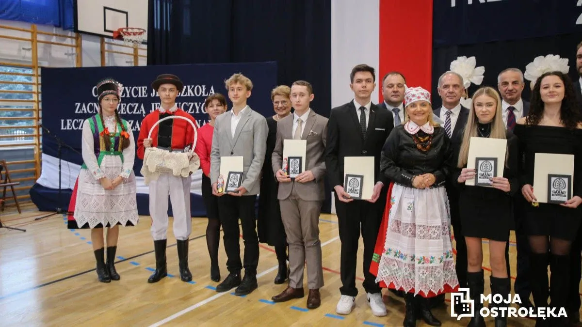 Najlepsi z najlepszych ze stypendiami premiera. Wręczono je uczniom z regionu (zdjęcia, wideo)