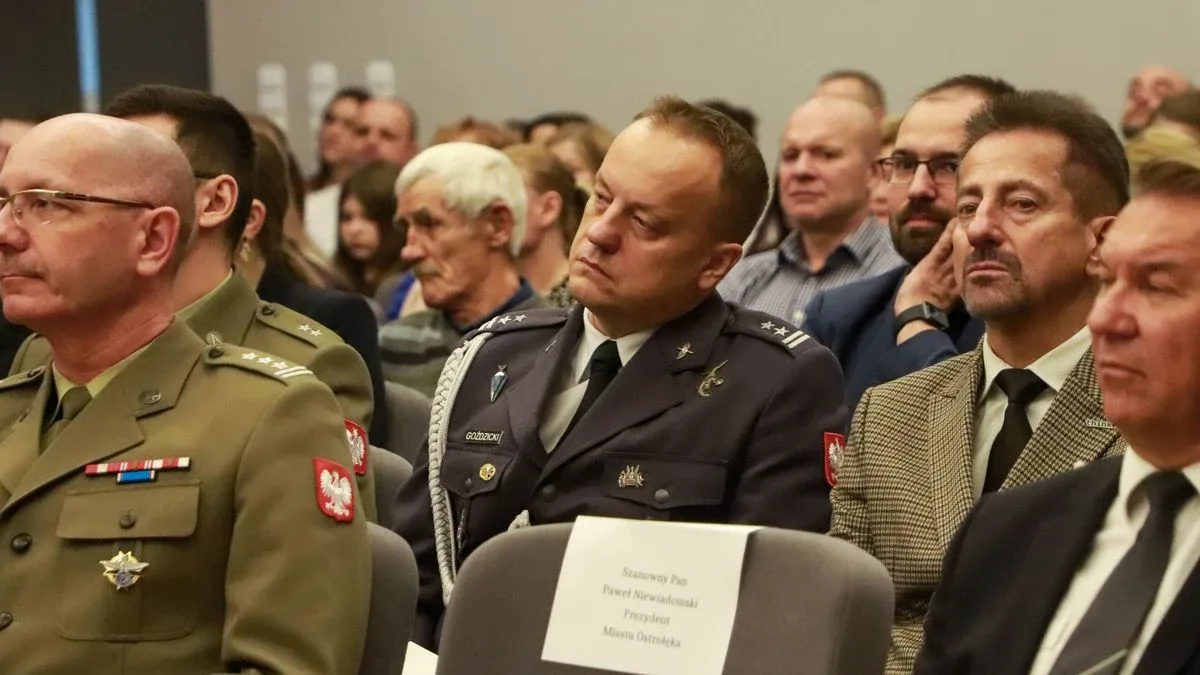 Uroczyste pasowanie uczniów i podpisanie ważnego porozumienia. Historyczny dzień w CSL Technikum Lotniczym w Nagoszewie (zdjęcia)