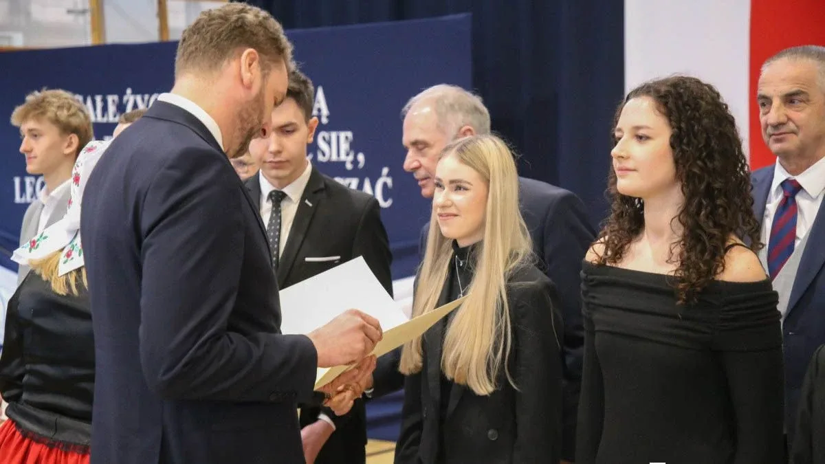 Najlepsi z najlepszych ze stypendiami premiera. Wręczono je uczniom z regionu (zdjęcia, wideo)