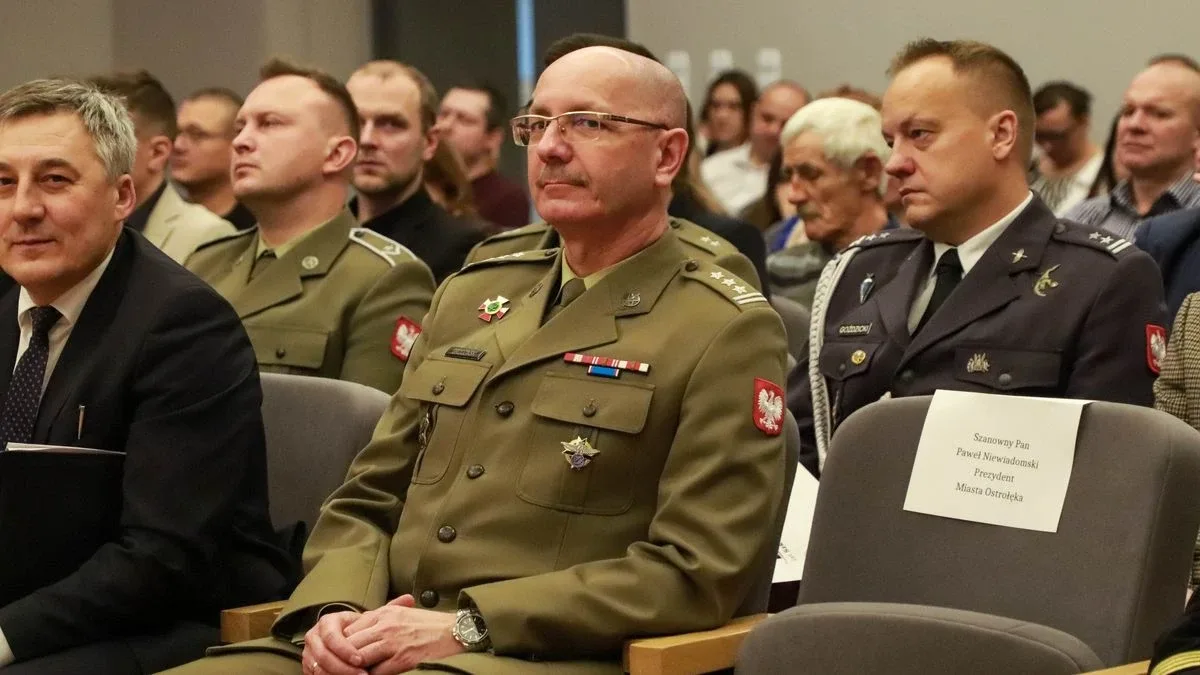 Uroczyste pasowanie uczniów i podpisanie ważnego porozumienia. Historyczny dzień w CSL Technikum Lotniczym w Nagoszewie (zdjęcia)