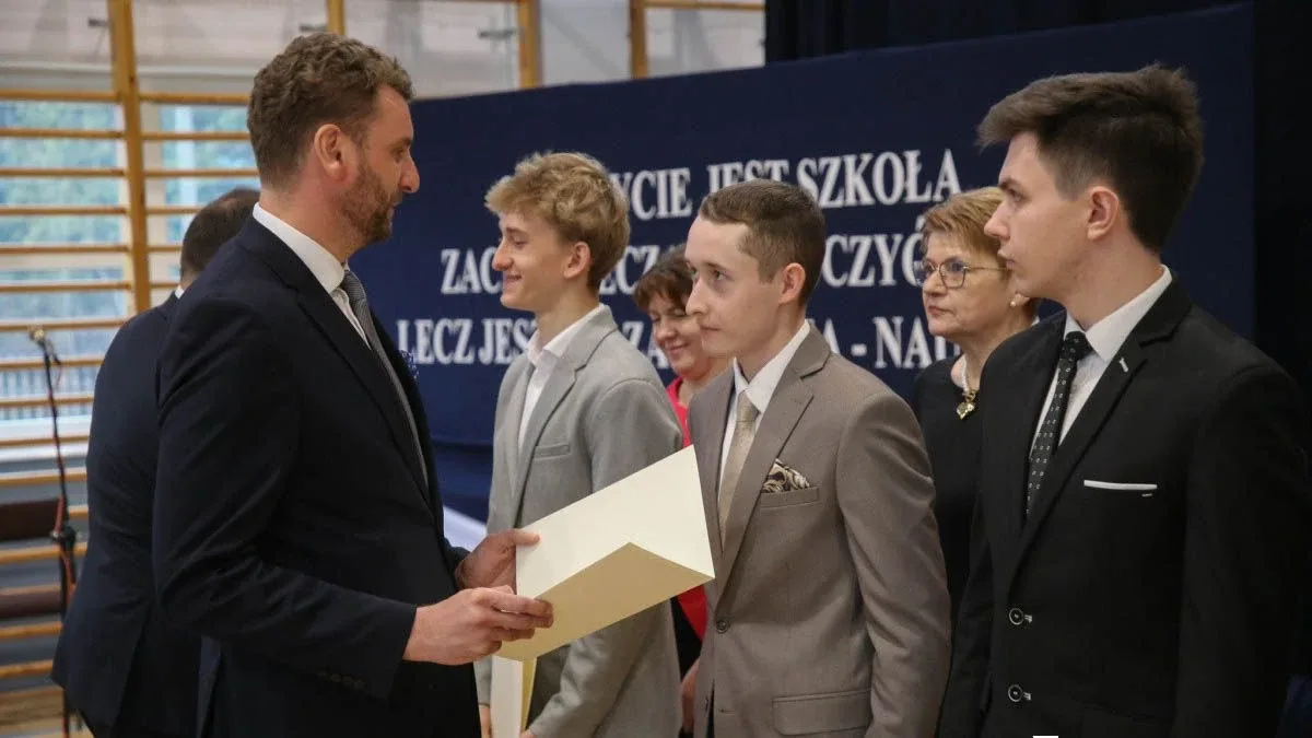 Najlepsi z najlepszych ze stypendiami premiera. Wręczono je uczniom z regionu (zdjęcia, wideo)