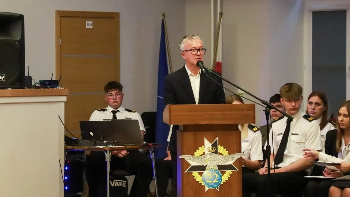 Uroczyste pasowanie uczniów i podpisanie ważnego porozumienia. Historyczny dzień w CSL Technikum Lotniczym w Nagoszewie (zdjęcia)