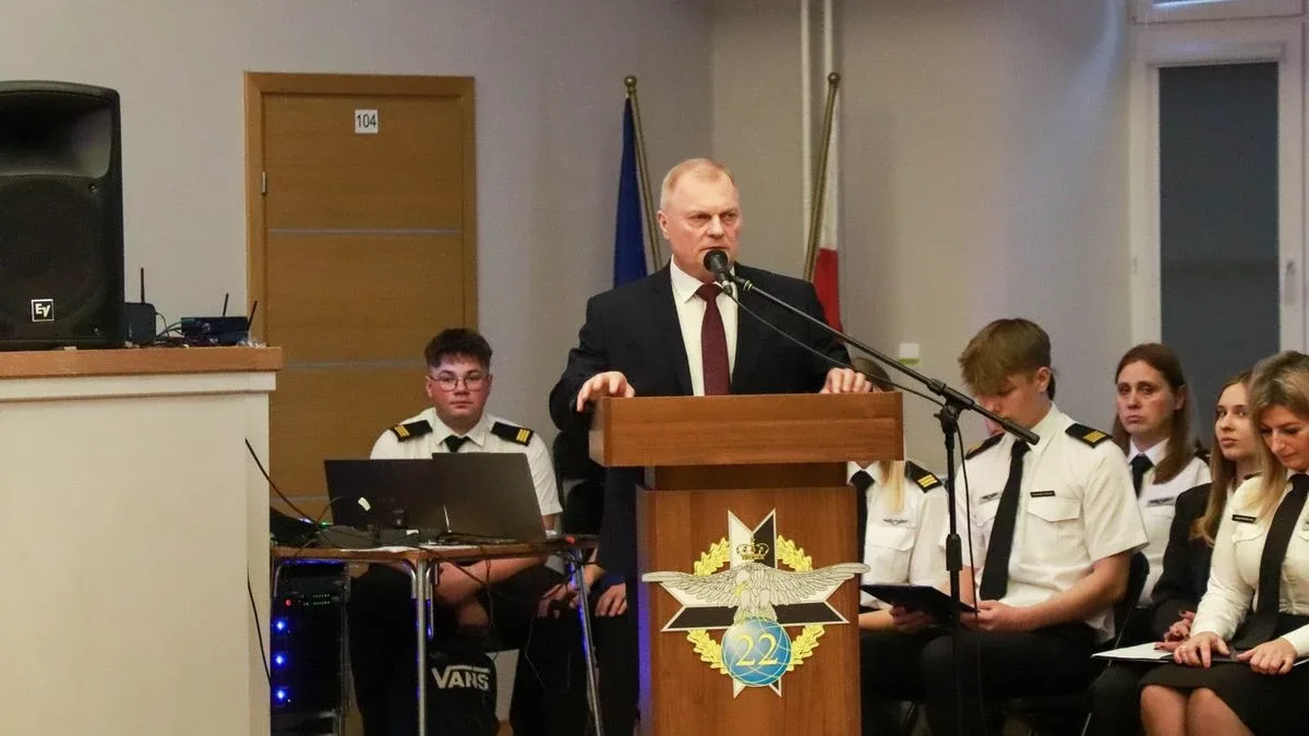Uroczyste pasowanie uczniów i podpisanie ważnego porozumienia. Historyczny dzień w CSL Technikum Lotniczym w Nagoszewie (zdjęcia)