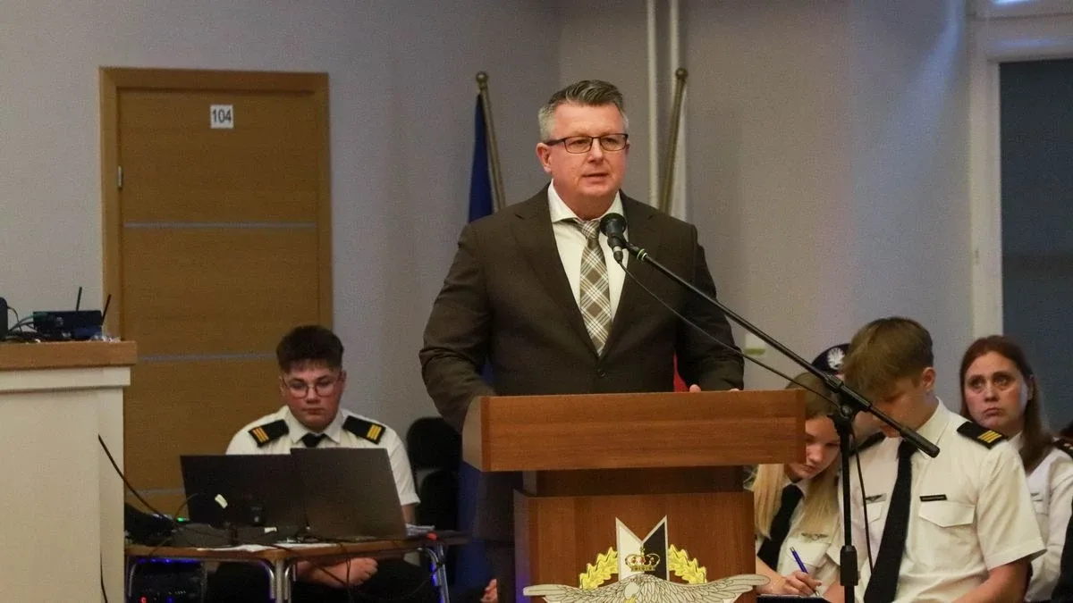 Uroczyste pasowanie uczniów i podpisanie ważnego porozumienia. Historyczny dzień w CSL Technikum Lotniczym w Nagoszewie (zdjęcia)