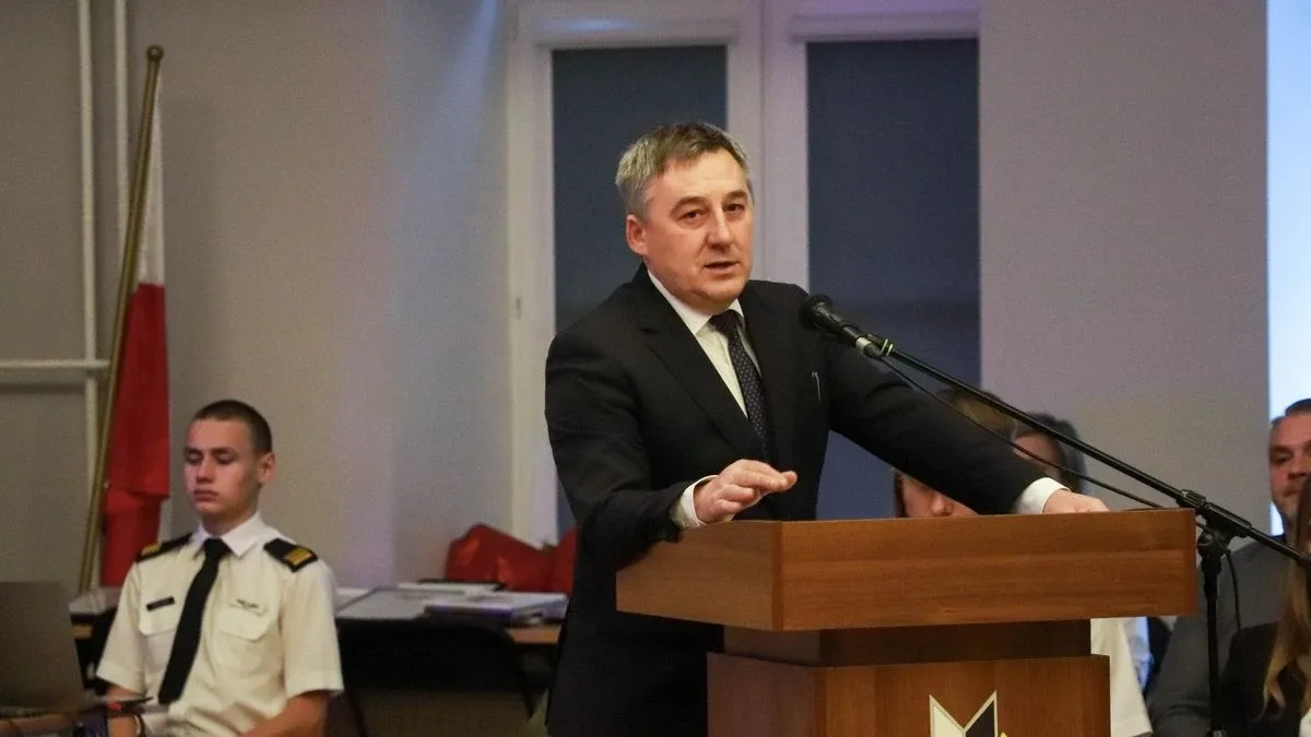 Uroczyste pasowanie uczniów i podpisanie ważnego porozumienia. Historyczny dzień w CSL Technikum Lotniczym w Nagoszewie (zdjęcia)