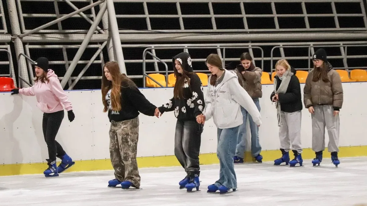 Zimowy sezon na lodowisku otwarty! Pierwszy ślizg już za nami, Mikołaj rozdawał upominki (zdjęcia, wideo)