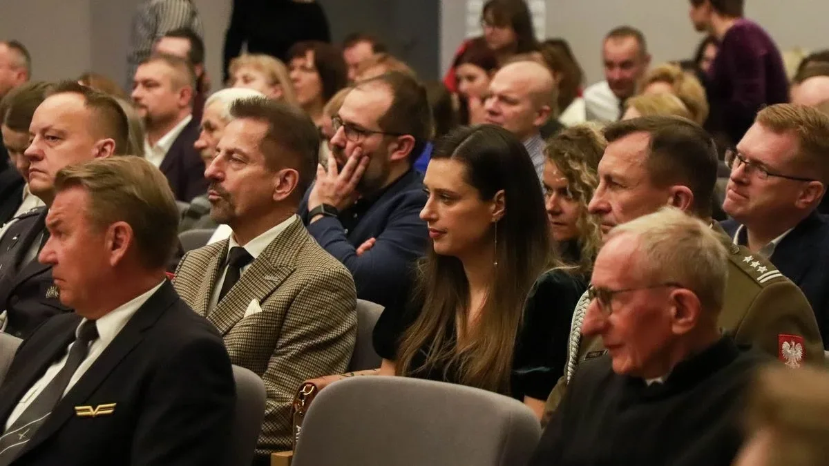 Uroczyste pasowanie uczniów i podpisanie ważnego porozumienia. Historyczny dzień w CSL Technikum Lotniczym w Nagoszewie (zdjęcia)