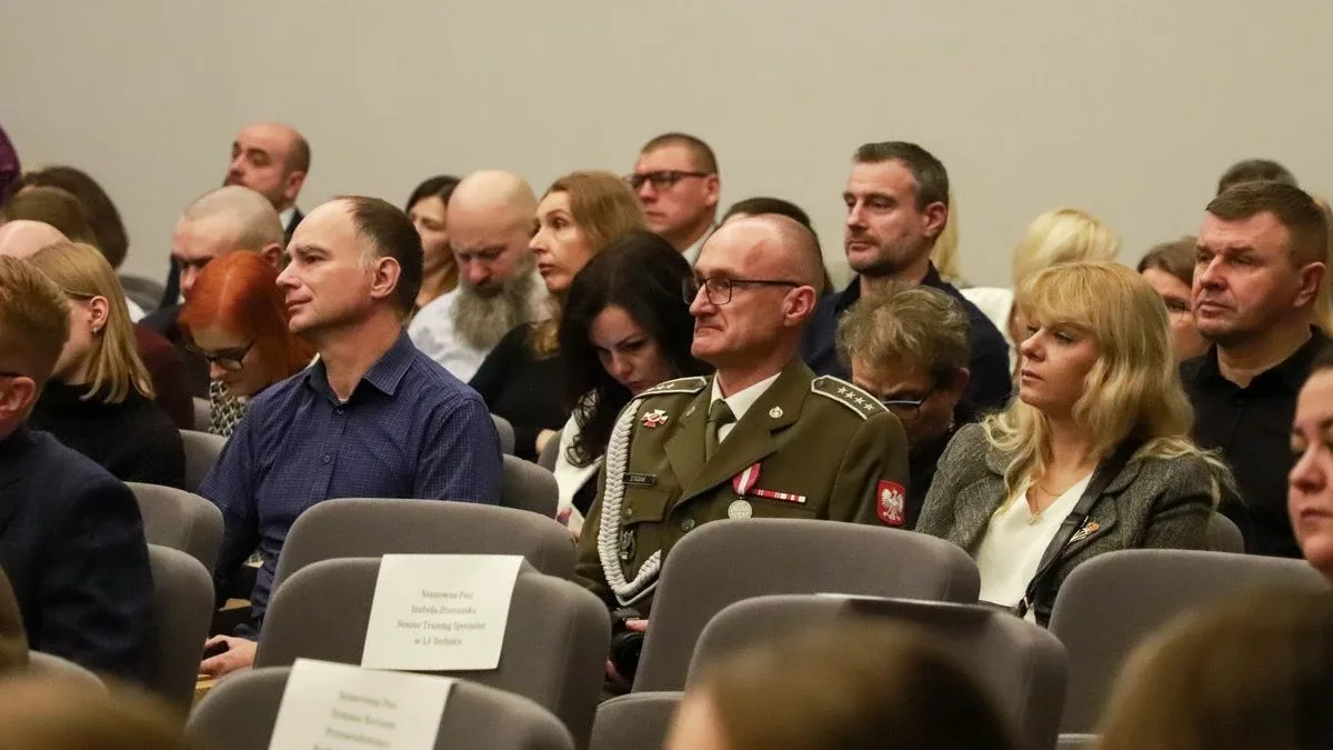 Uroczyste pasowanie uczniów i podpisanie ważnego porozumienia. Historyczny dzień w CSL Technikum Lotniczym w Nagoszewie (zdjęcia)