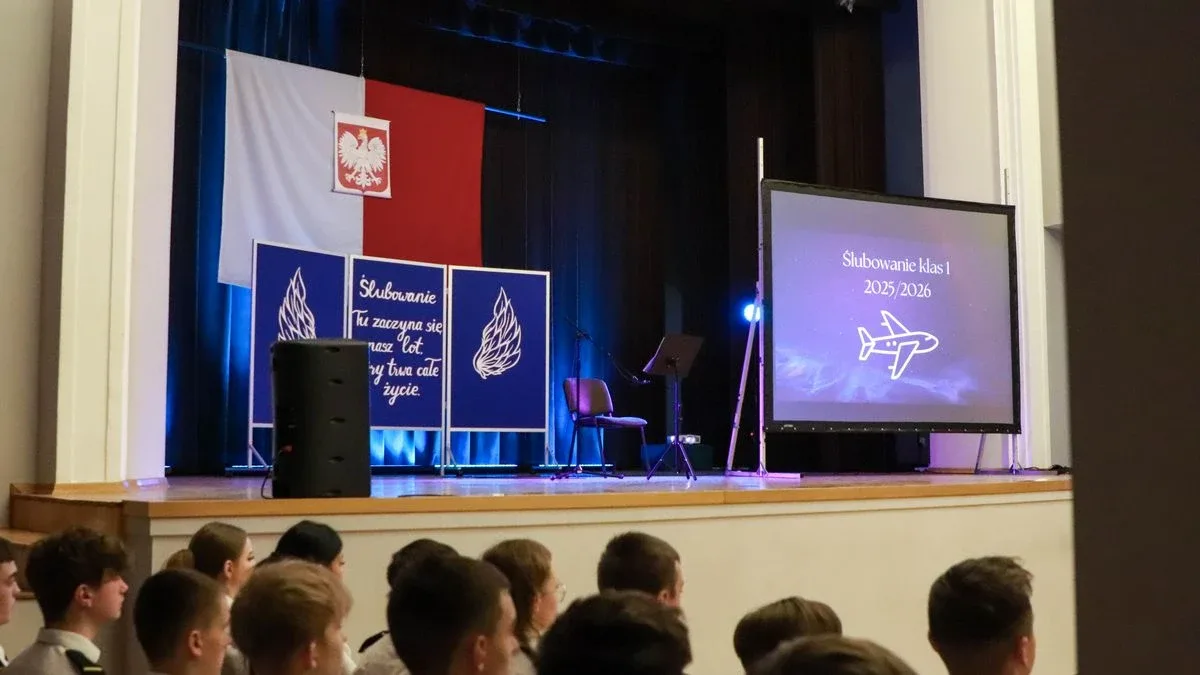 Uroczyste pasowanie uczniów i podpisanie ważnego porozumienia. Historyczny dzień w CSL Technikum Lotniczym w Nagoszewie (zdjęcia)