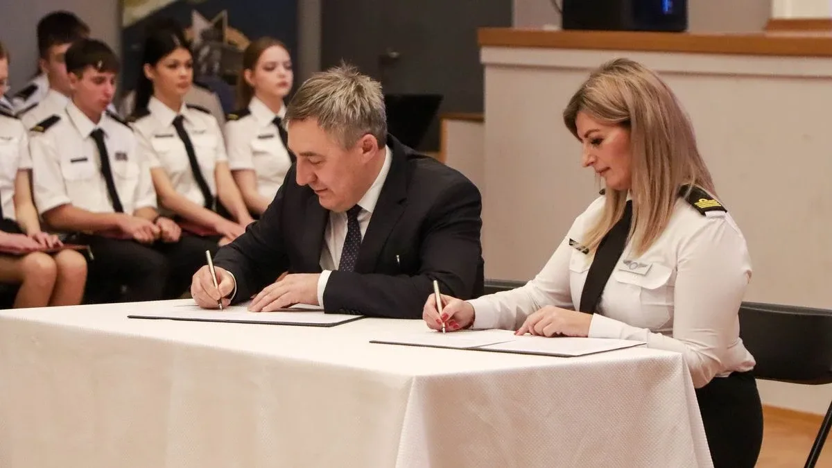 Uroczyste pasowanie uczniów i podpisanie ważnego porozumienia. Historyczny dzień w CSL Technikum Lotniczym w Nagoszewie (zdjęcia)
