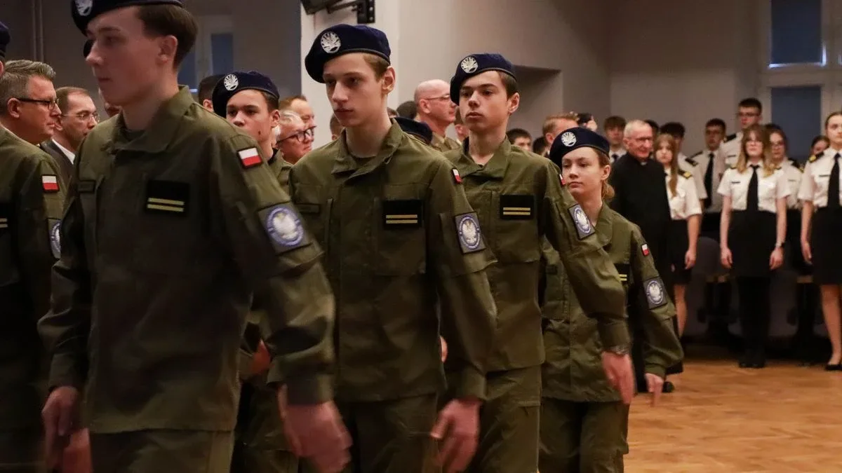 Uroczyste pasowanie uczniów i podpisanie ważnego porozumienia. Historyczny dzień w CSL Technikum Lotniczym w Nagoszewie (zdjęcia)