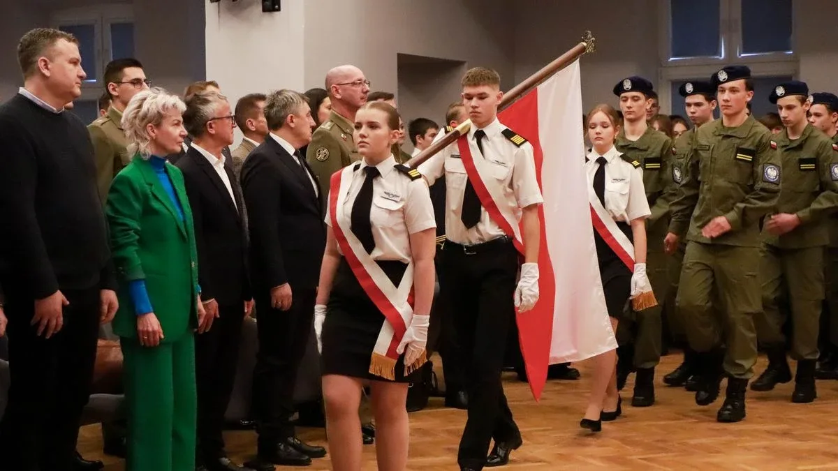 Uroczyste pasowanie uczniów i podpisanie ważnego porozumienia. Historyczny dzień w CSL Technikum Lotniczym w Nagoszewie (zdjęcia)