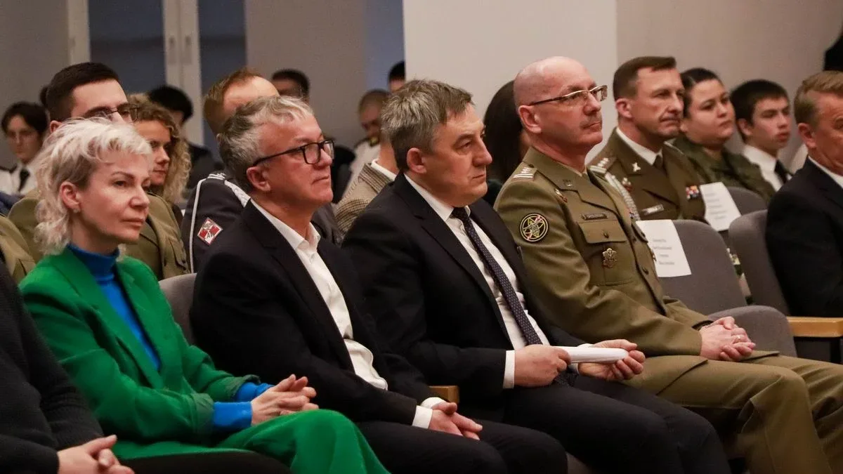 Uroczyste pasowanie uczniów i podpisanie ważnego porozumienia. Historyczny dzień w CSL Technikum Lotniczym w Nagoszewie (zdjęcia)