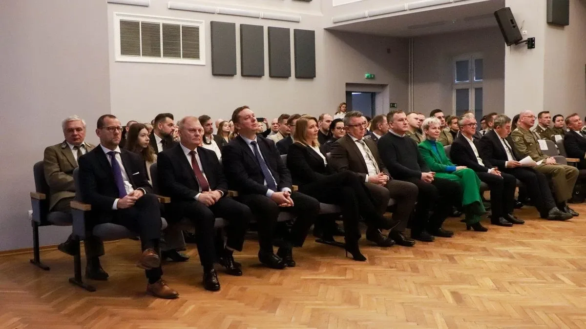 Uroczyste pasowanie uczniów i podpisanie ważnego porozumienia. Historyczny dzień w CSL Technikum Lotniczym w Nagoszewie (zdjęcia)