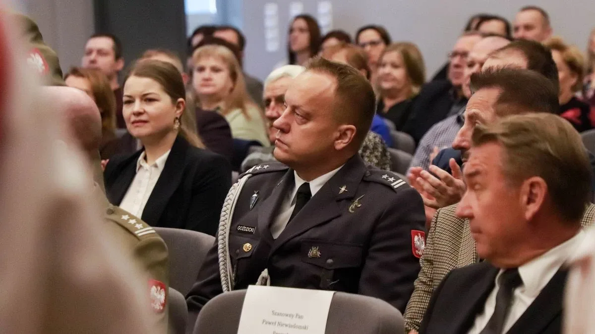 Uroczyste pasowanie uczniów i podpisanie ważnego porozumienia. Historyczny dzień w CSL Technikum Lotniczym w Nagoszewie (zdjęcia)