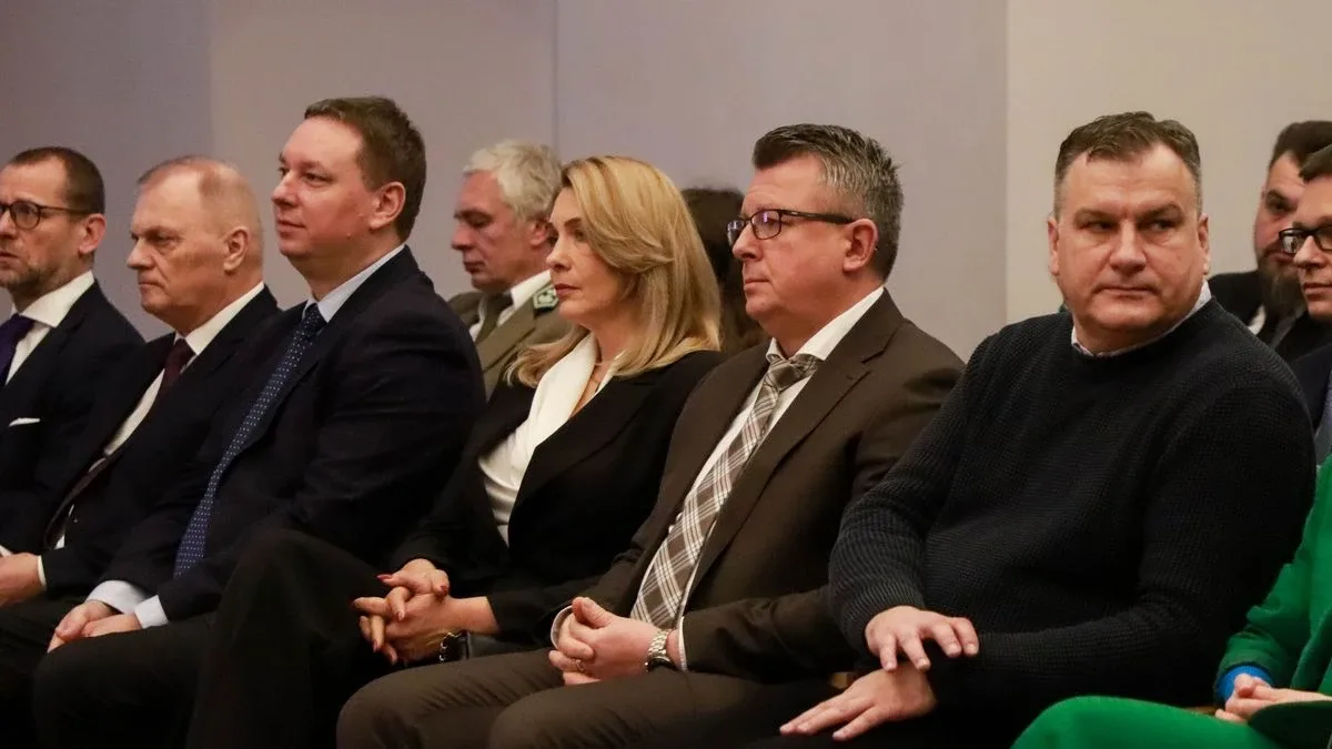 Uroczyste pasowanie uczniów i podpisanie ważnego porozumienia. Historyczny dzień w CSL Technikum Lotniczym w Nagoszewie (zdjęcia)