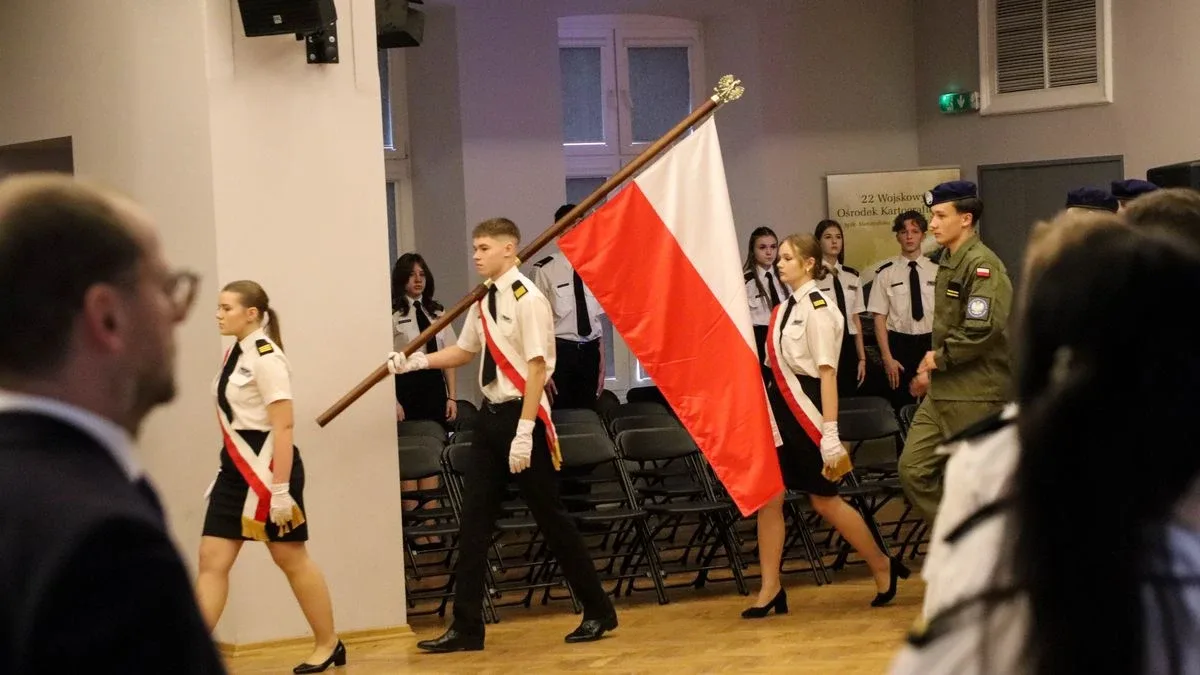 Uroczyste pasowanie uczniów i podpisanie ważnego porozumienia. Historyczny dzień w CSL Technikum Lotniczym w Nagoszewie (zdjęcia)