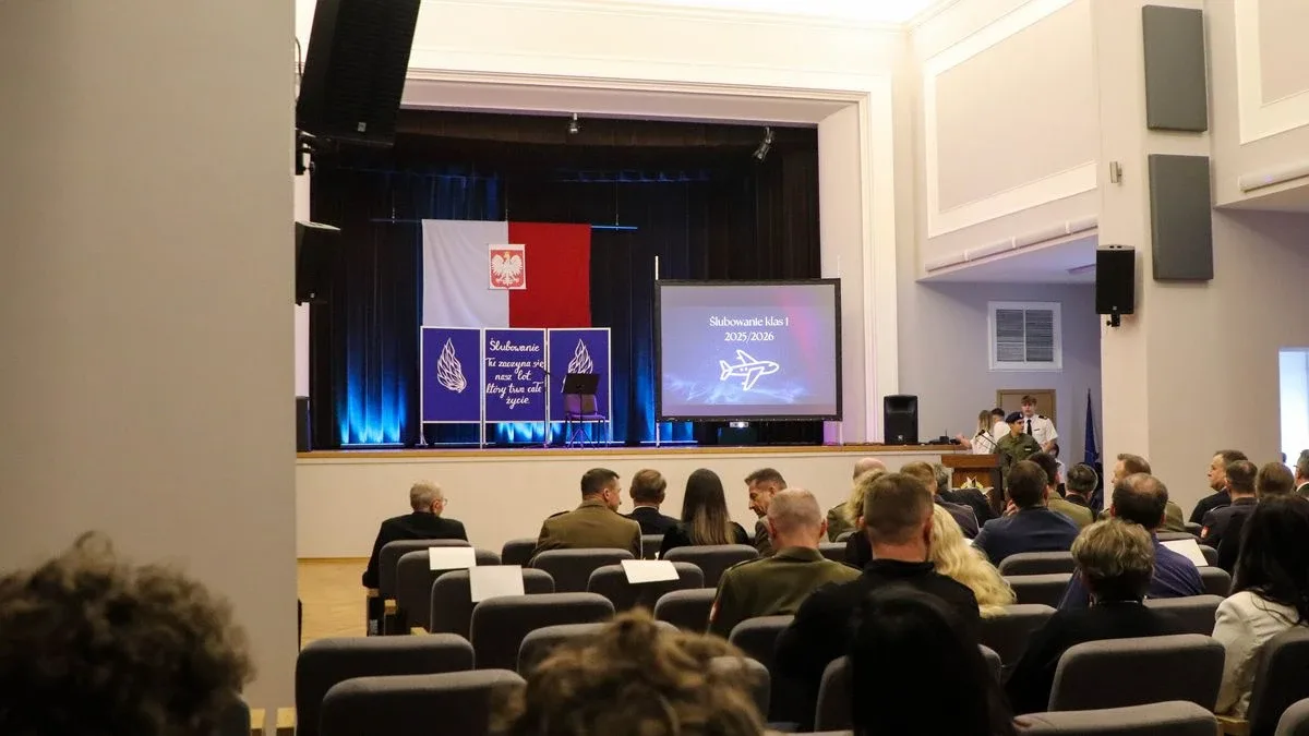 Uroczyste pasowanie uczniów i podpisanie ważnego porozumienia. Historyczny dzień w CSL Technikum Lotniczym w Nagoszewie (zdjęcia)