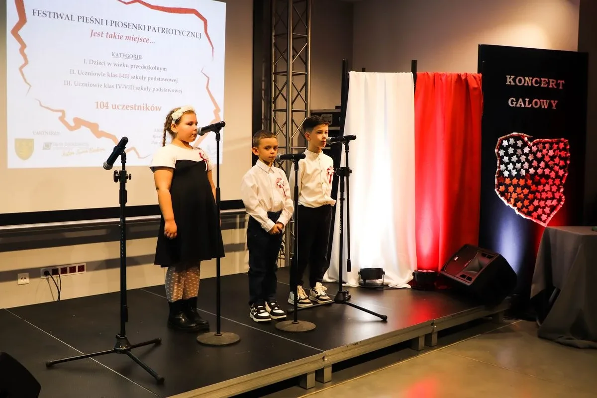 Koncert Galowy zakończył "Tydzień dla Polski". Nagrody, emocje i patriotyczna atmosfera w Starej Elektrowni (zdjęcia, wideo)