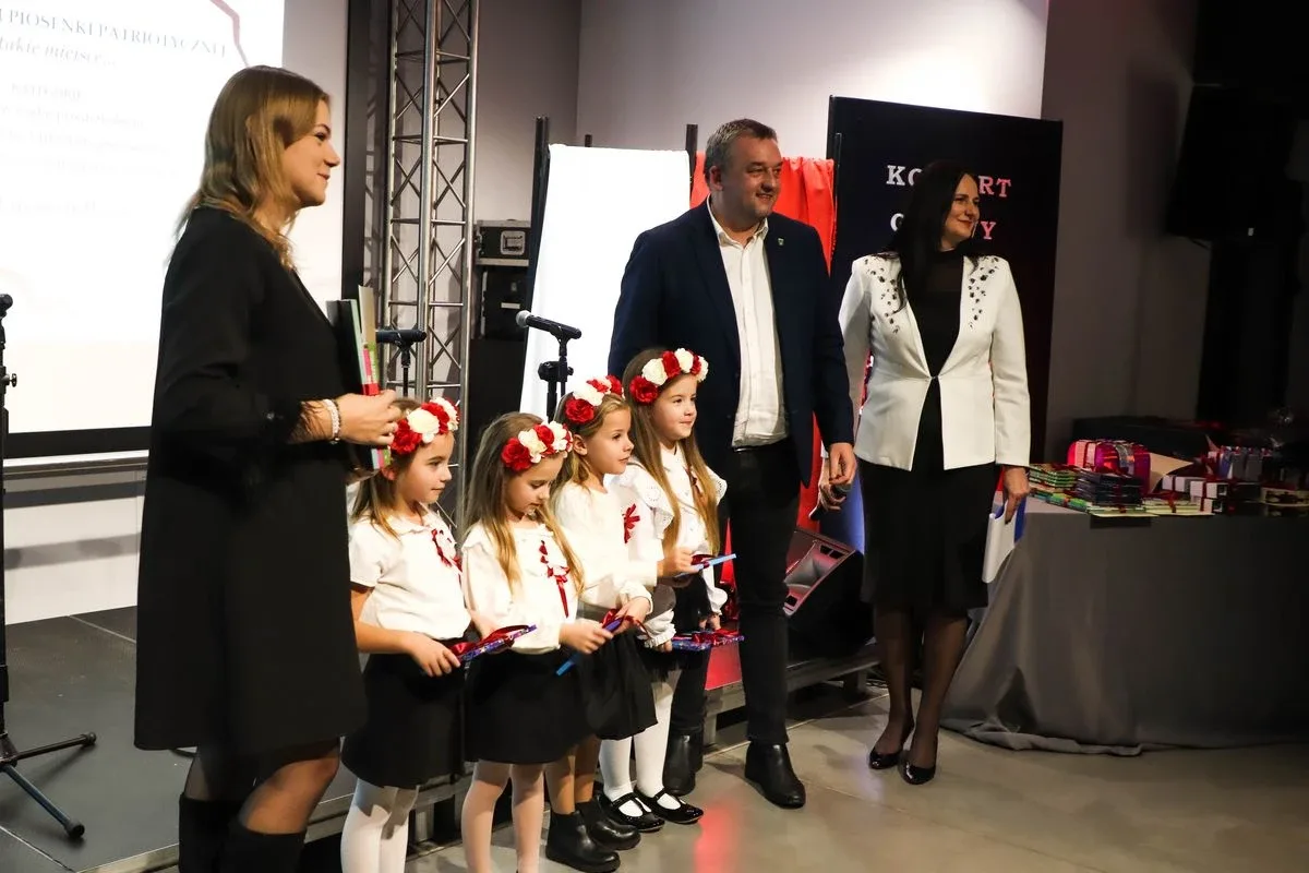Koncert Galowy zakończył "Tydzień dla Polski". Nagrody, emocje i patriotyczna atmosfera w Starej Elektrowni (zdjęcia, wideo)