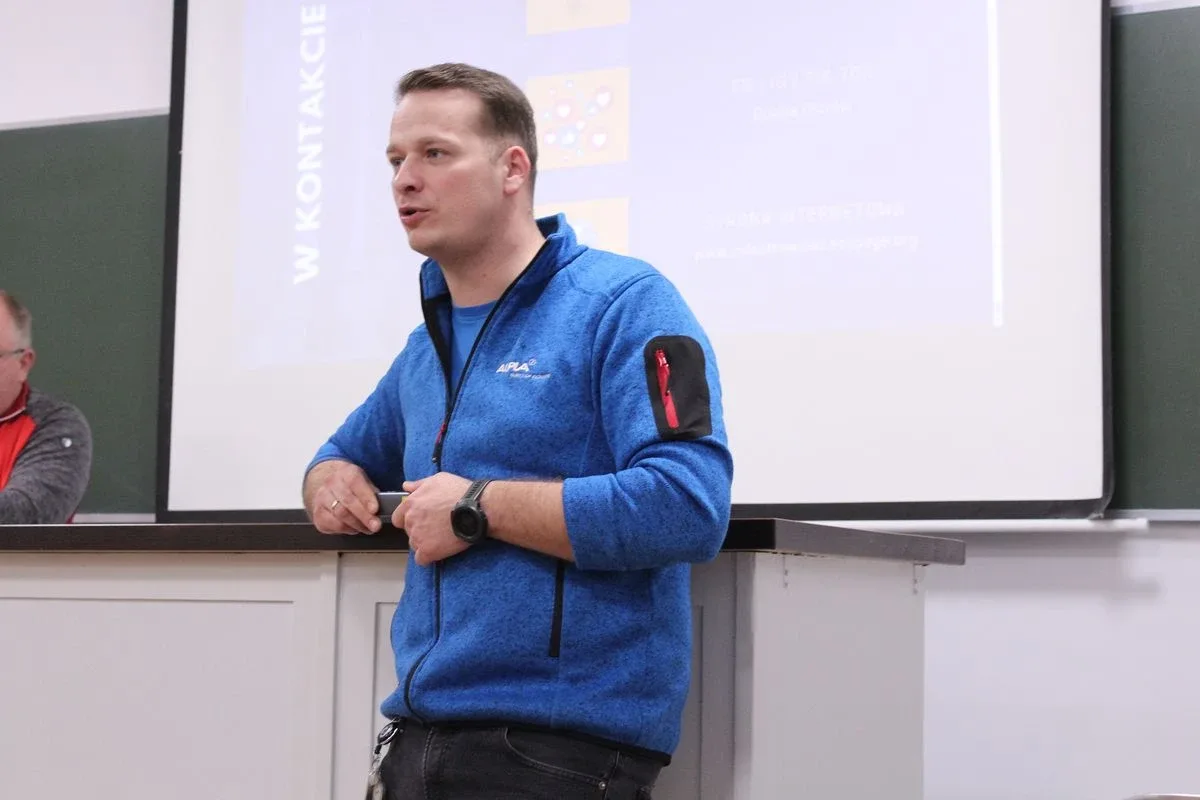 Ósmoklasiści poznali Dualną Ostrów (zdjęcia)