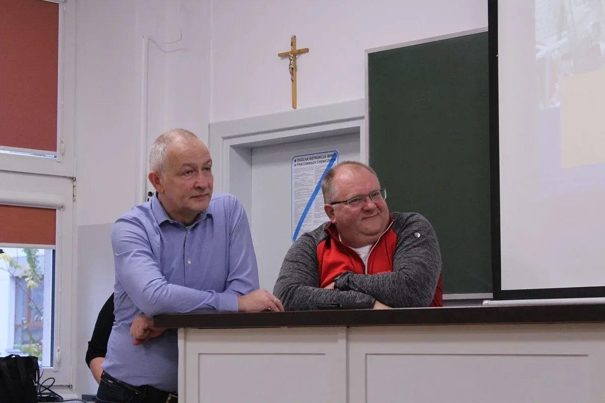 Ósmoklasiści poznali Dualną Ostrów (zdjęcia)