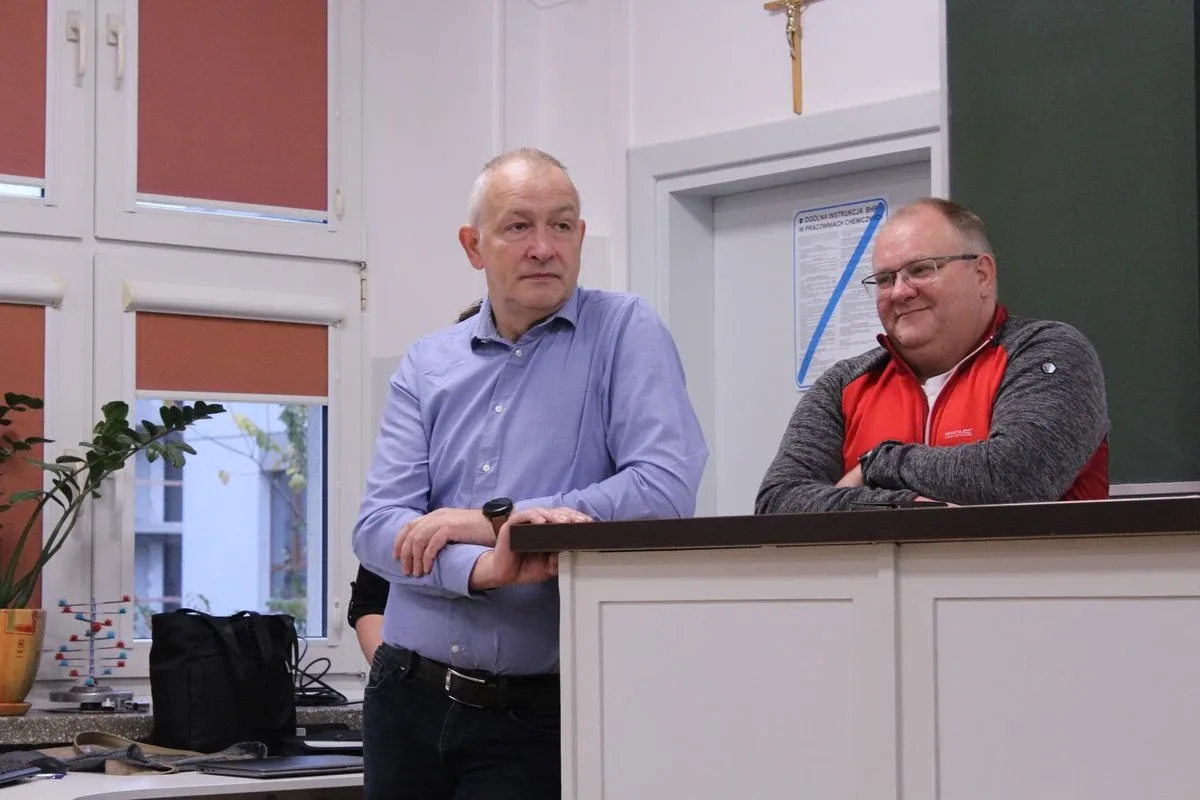 Ósmoklasiści poznali Dualną Ostrów (zdjęcia)