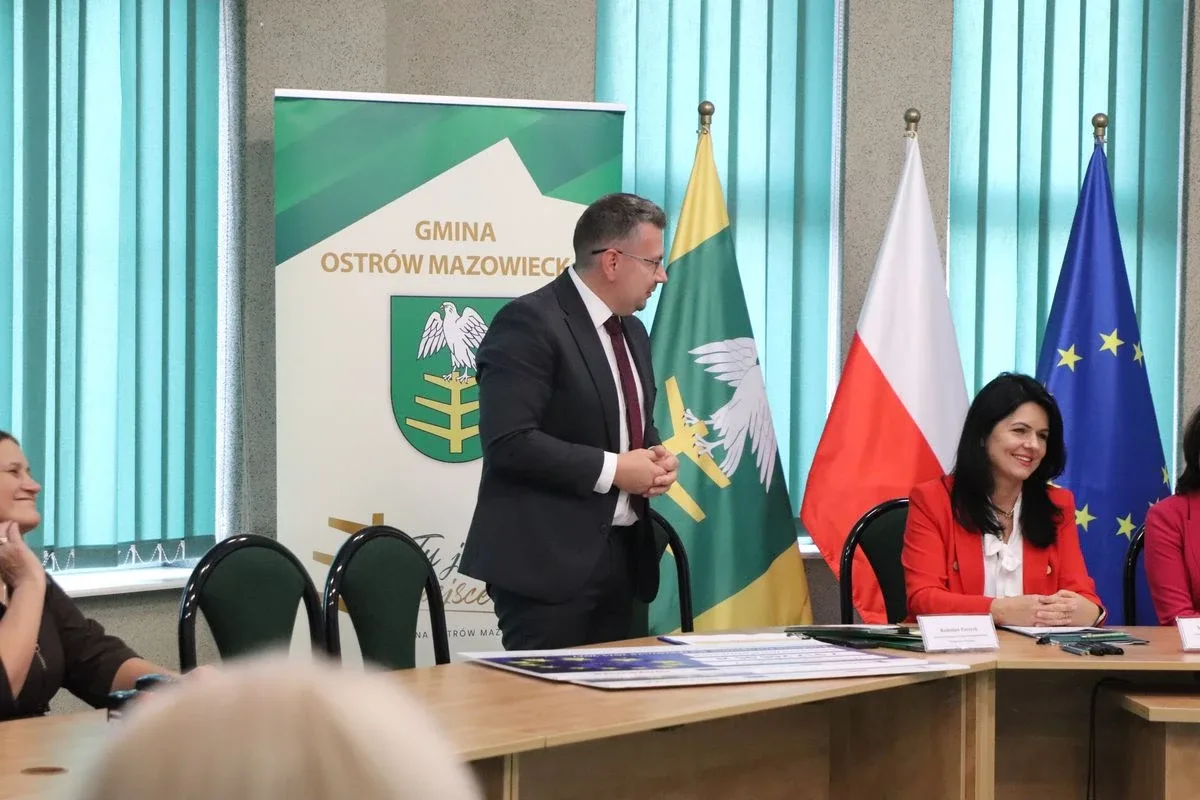 Unijne wsparcie dla gmin Brok i Ostrów Mazowiecka na modernizację sieci wodociągowej (zdjęcia)