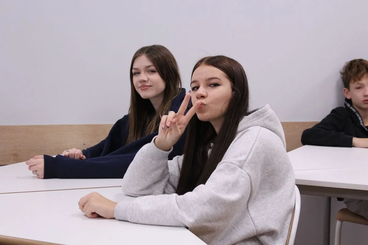 Ósmoklasiści poznali Dualną Ostrów (zdjęcia)